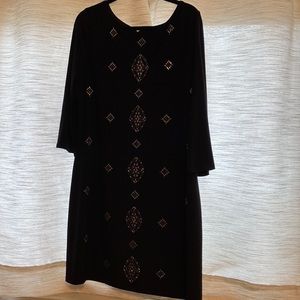 Stretchy black dress with 3/4 sleeved. Like new condition